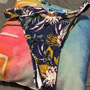 Floral bikini bottom by Yilisha